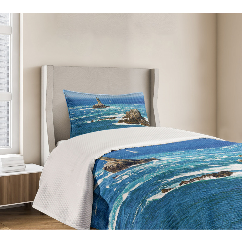 Daytime Wavy Rocky Sea Bedspread Set