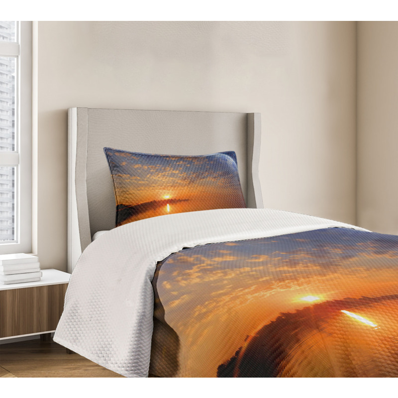 Skyline with Planet Sun Bedspread Set