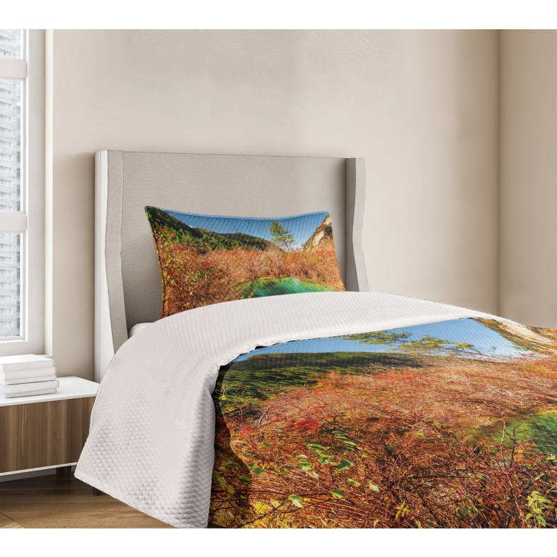 Idyllic Autumn Season Bedspread Set