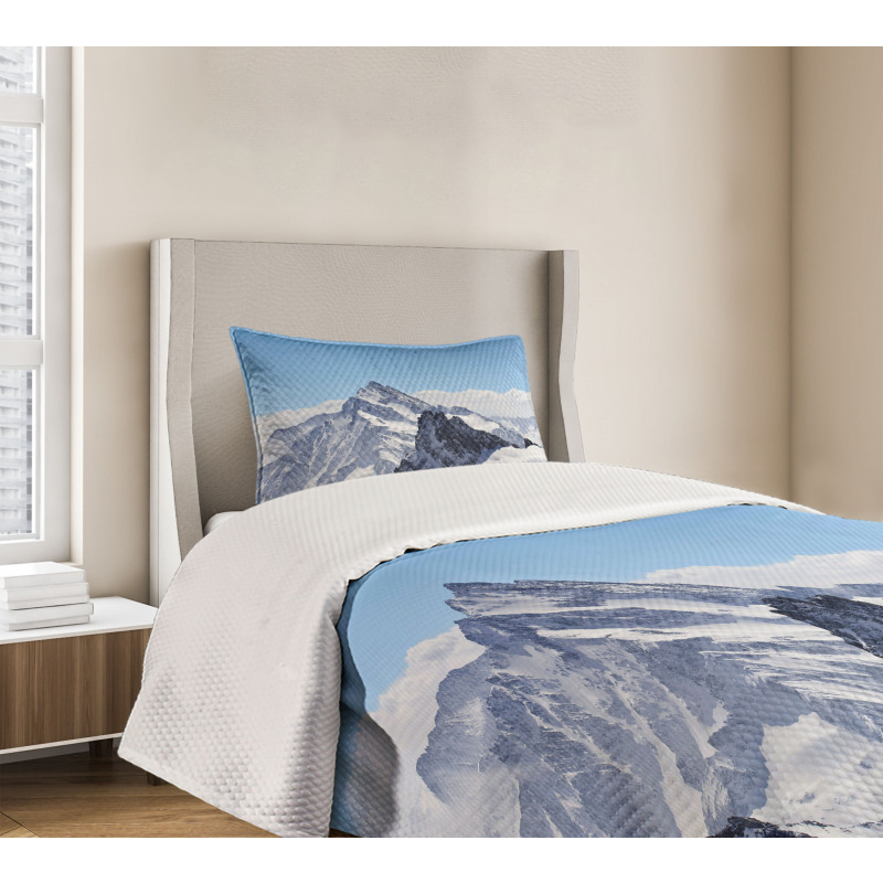 Snowy Mountain Peaks Bedspread Set