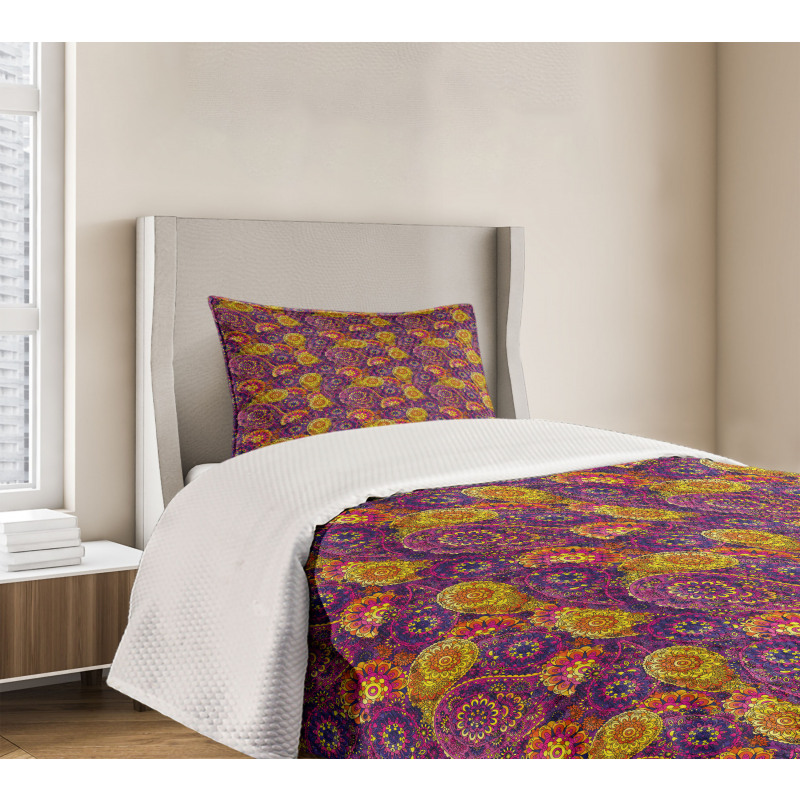 Oriental Curvy Paisley Bedspread Set