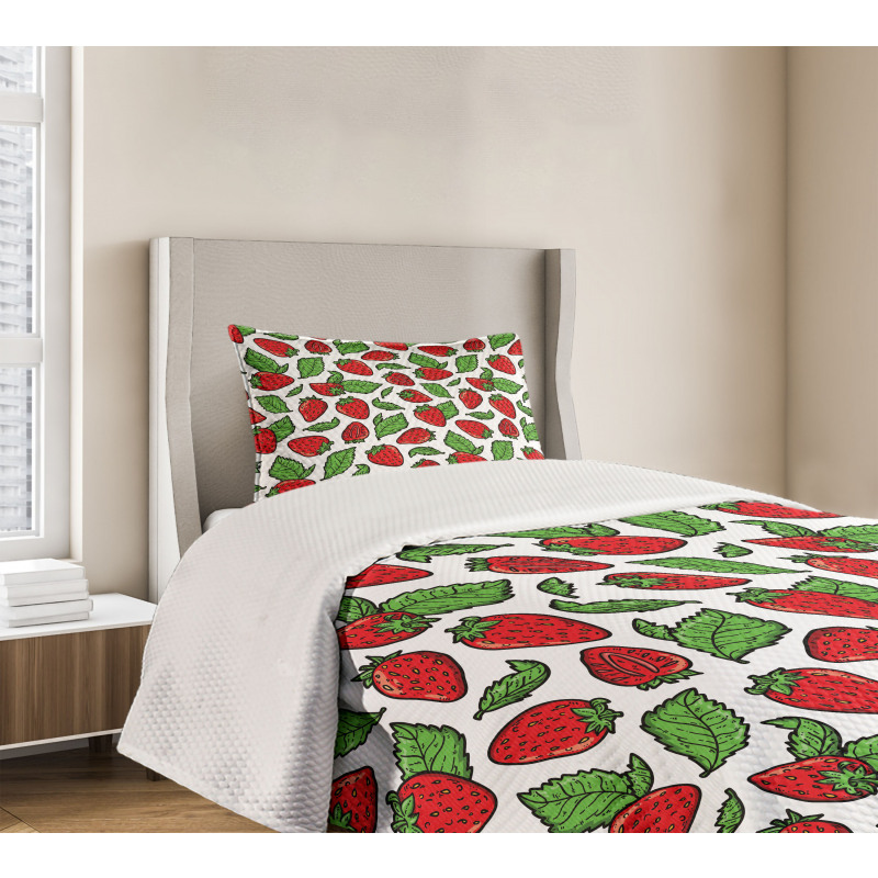 Juicy Strawberries Leaves Bedspread Set