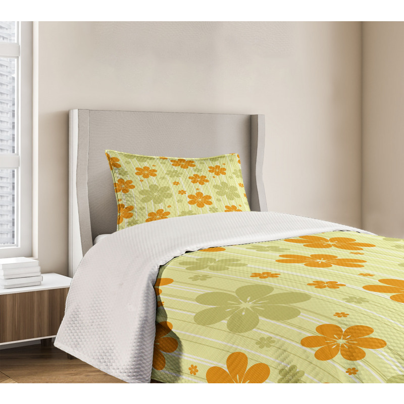 Retro Graphic Flowers Bedspread Set