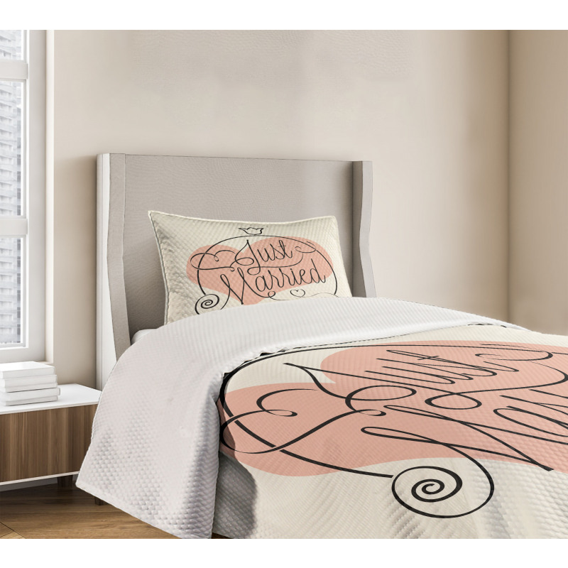 Just Married Tulip Heart Bedspread Set