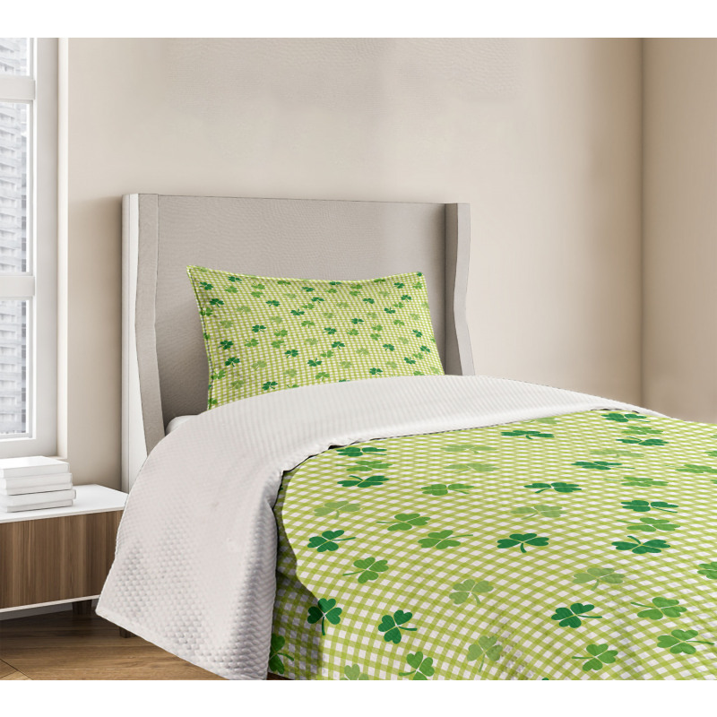 Checkered Retro Shamrocks Bedspread Set