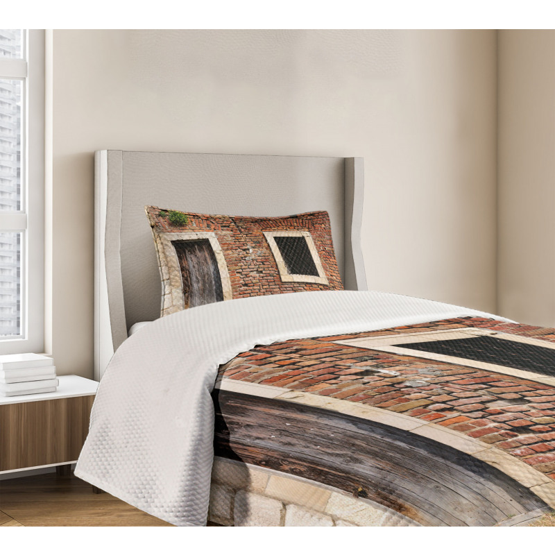 Old House Door Brickwork Bedspread Set