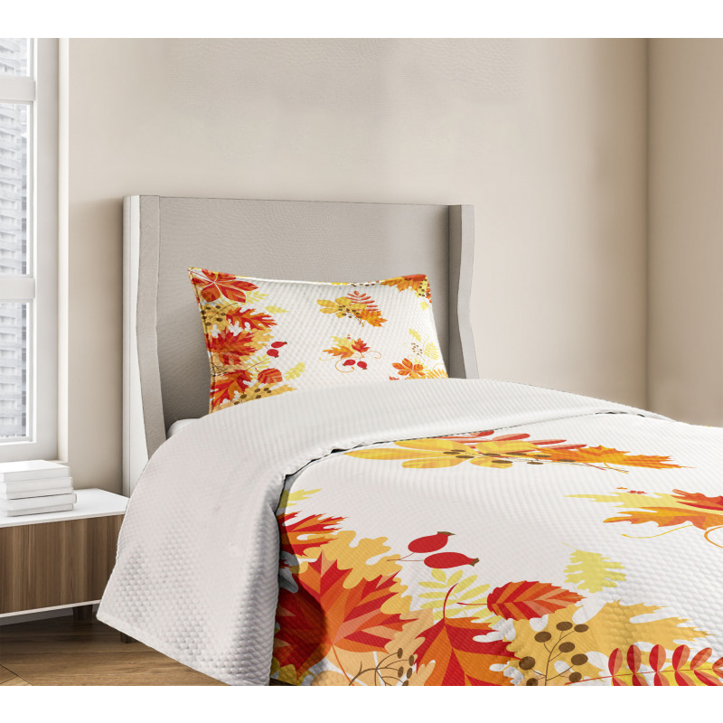 Tree Leaves and Berries Bedspread Set