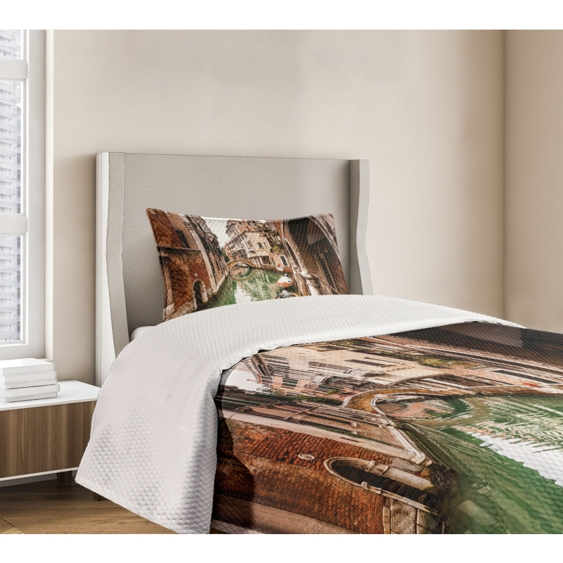 Famous Water Canal Boats Bedspread Set