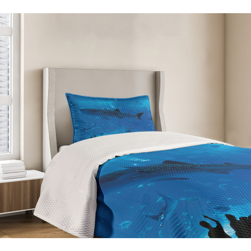 Aquarium Park and People Bedspread Set