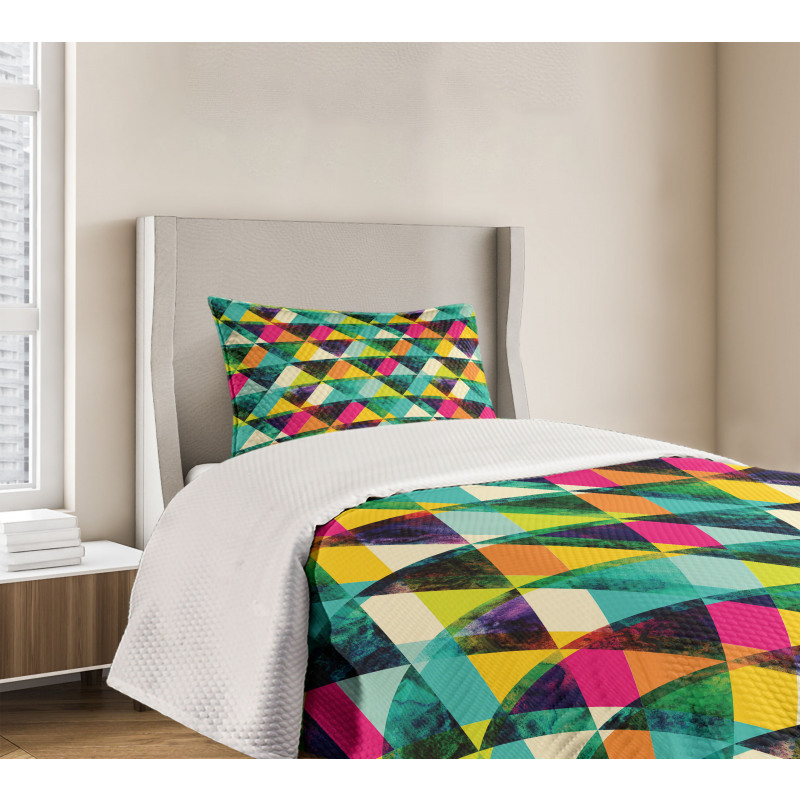 Vibrant Triangles Grunge Bedspread Set