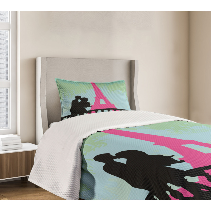 Hand Drawn Couple Kissing Bedspread Set