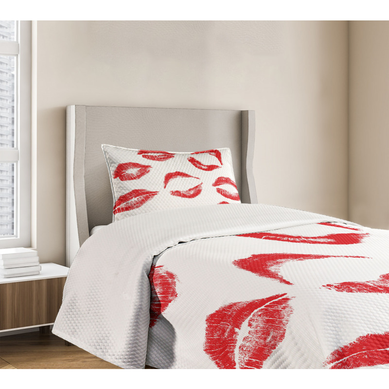 Different Red Kiss Marks Bedspread Set