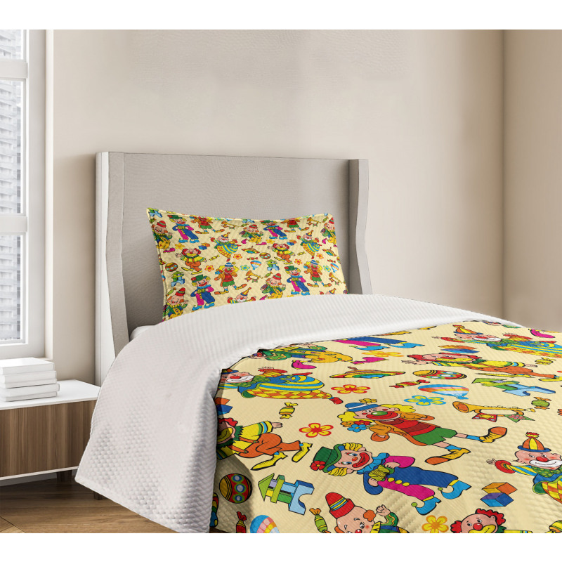 Funny Cartoonish Clowns Bedspread Set