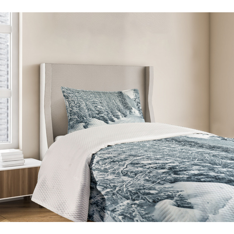 Ski Theme Snowy Road Bedspread Set