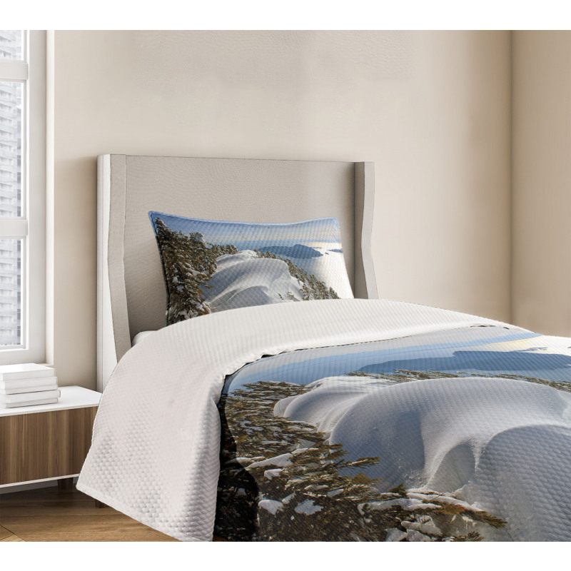 Pacific Ocean Mountains Bedspread Set