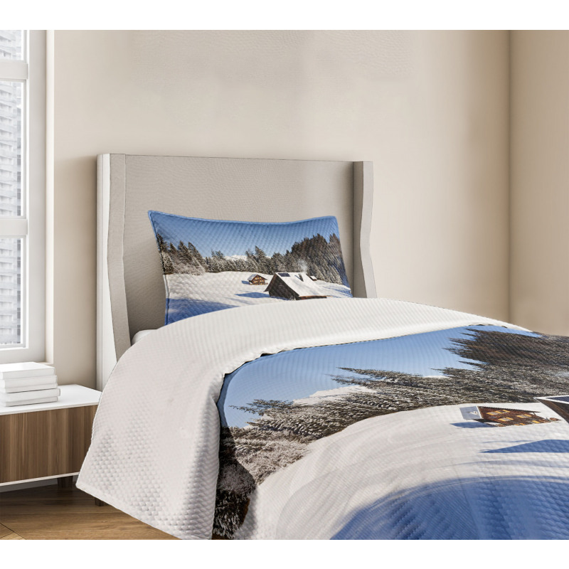 Log Cabins in Mountains Bedspread Set