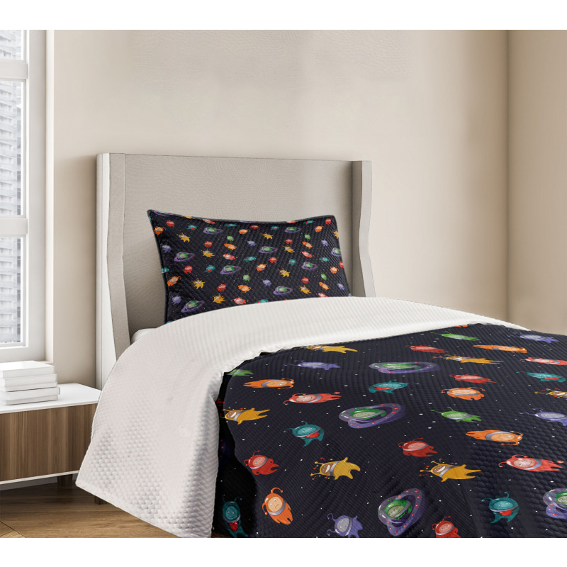 Aliens in Love Happy Bedspread Set