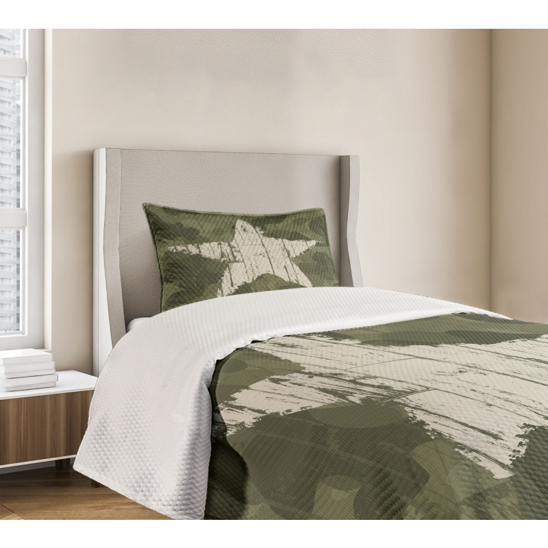 Grunge Star on Green Bedspread Set