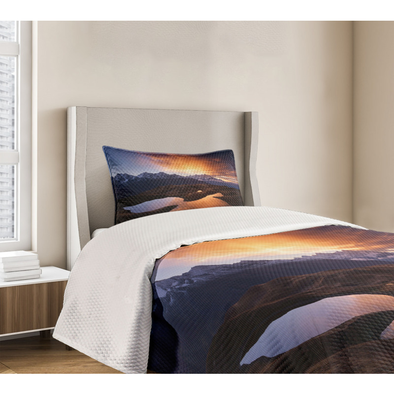 Mountain Lake Koruldi Bedspread Set