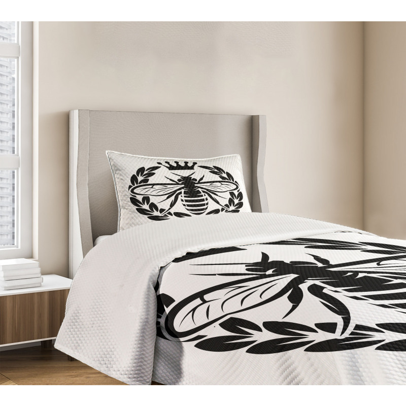 Monochrome Wreath Bedspread Set