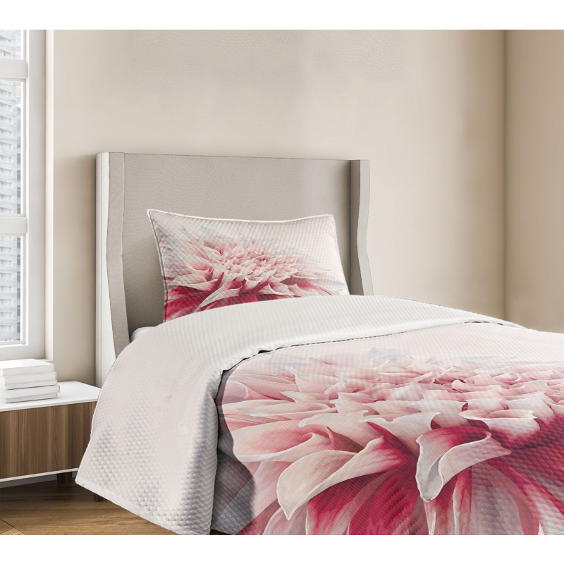 Close up Floral Blossom Bedspread Set