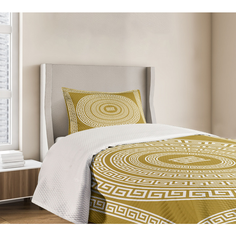 Frieze Meander Lines Bedspread Set