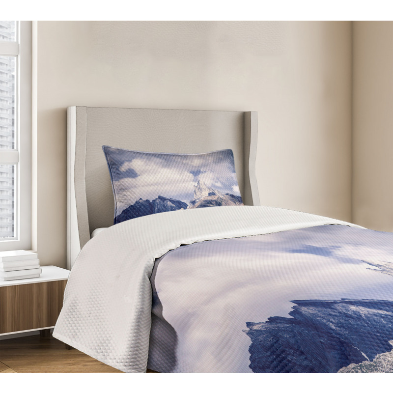 Craggy Peaks Mountains Bedspread Set