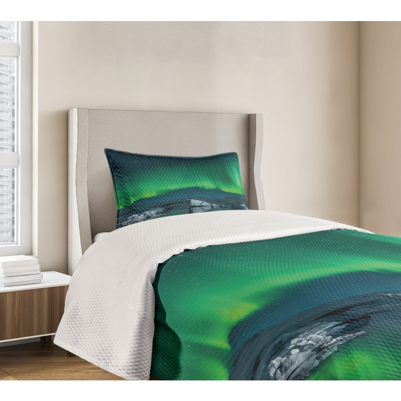 Snowy Hills of Arctic Bedspread Set