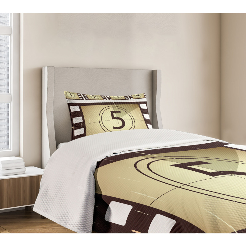 Scratched Frames Bedspread Set