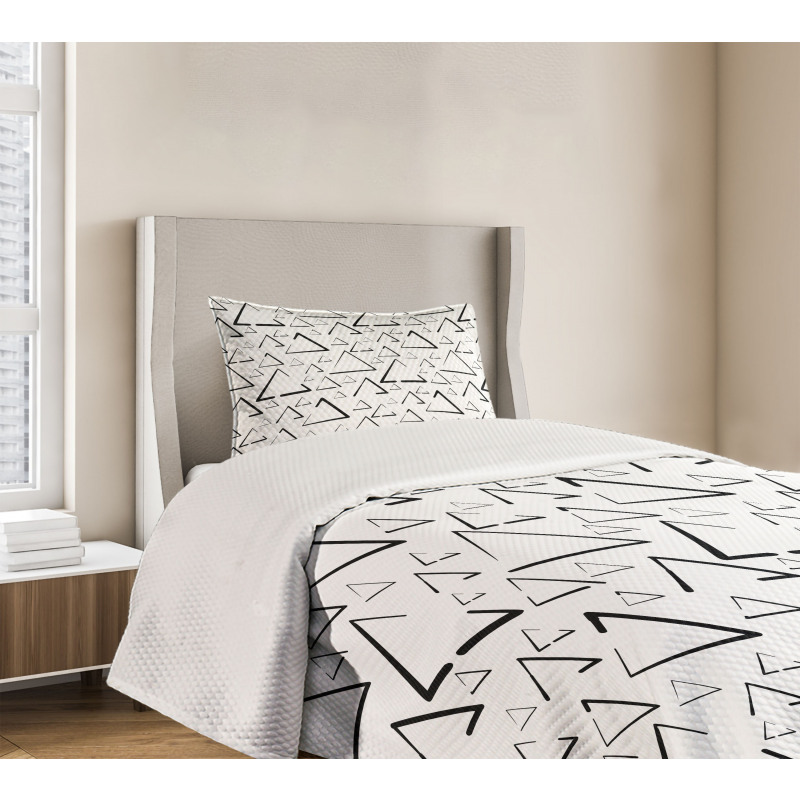 Monochrome Triangles Bedspread Set