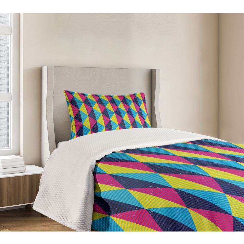 Sixties Triangle Motifs Bedspread Set