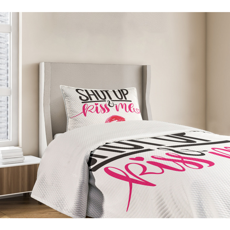 Lipstick Stain Lettering Bedspread Set