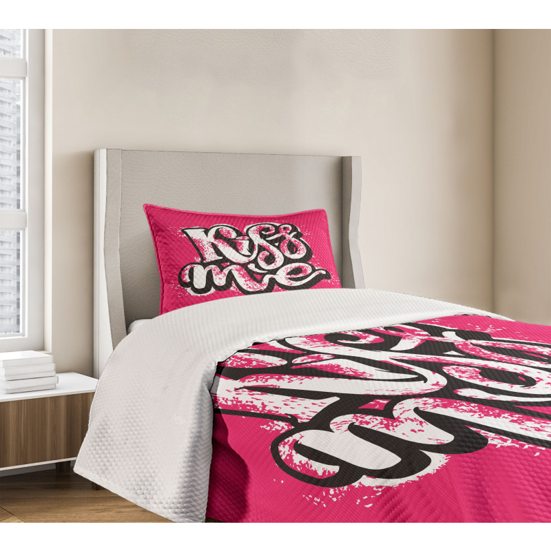 Modern Calligraphy Bedspread Set