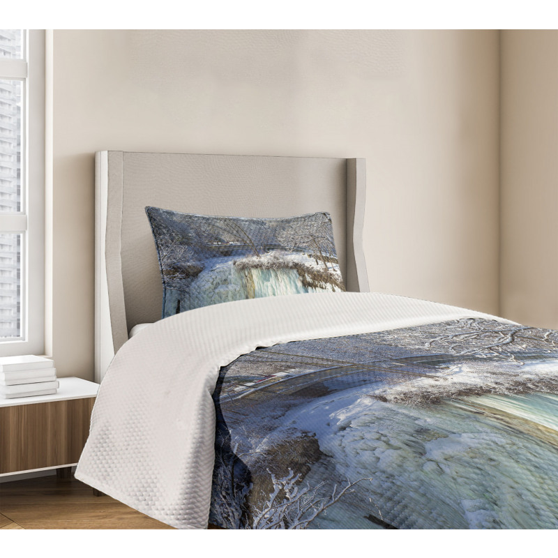 Frozen Minnehaha Fall Bedspread Set