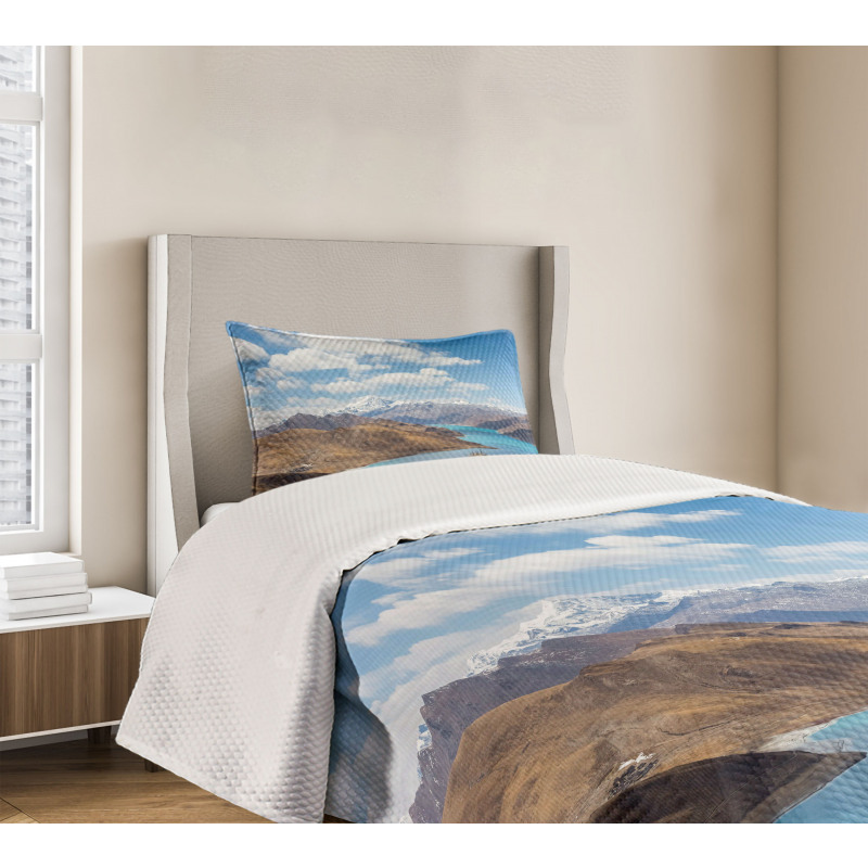 River Snowy Mountains Bedspread Set