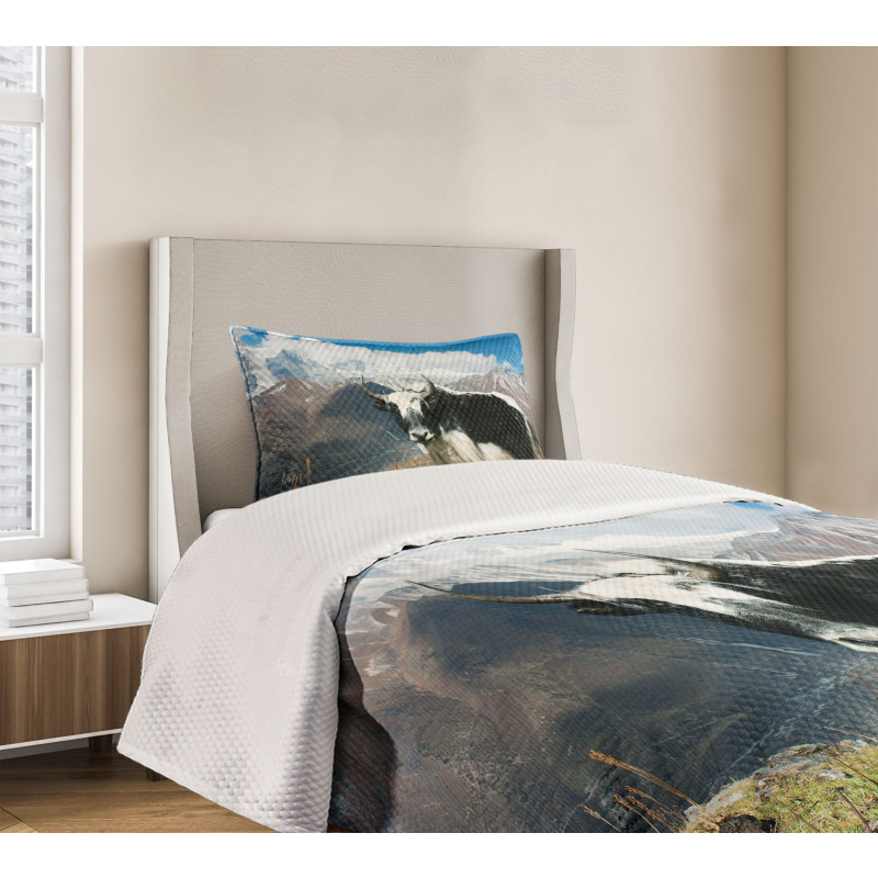 Bull Rural Mountains Bedspread Set