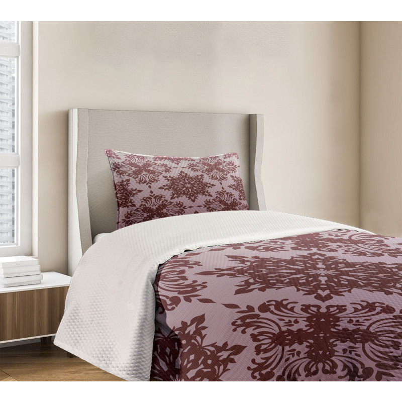 Swirled Classical Motif Bedspread Set