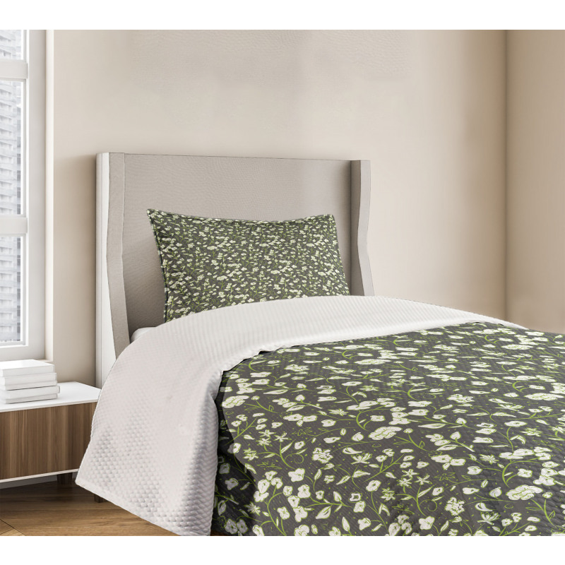 Flowers and Swirled Leaves Bedspread Set