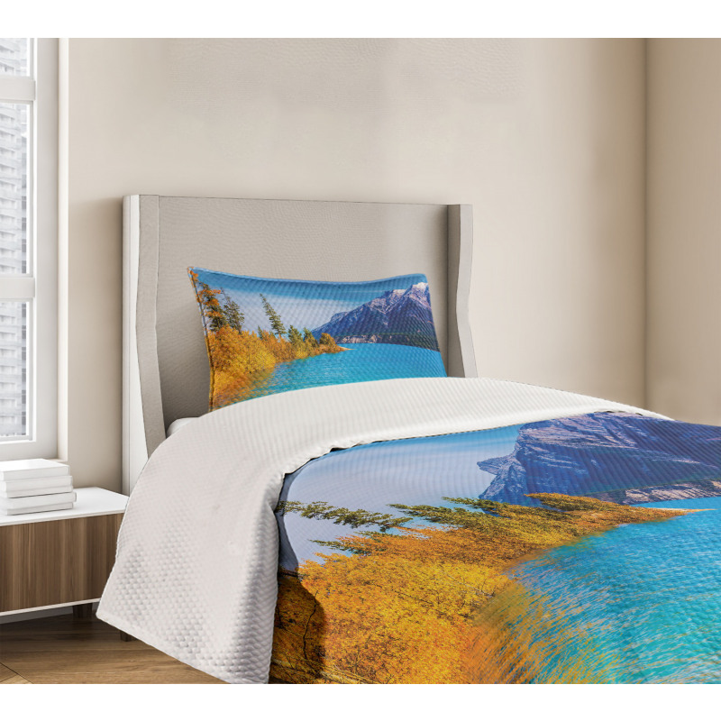 Abraham Lake Mountains Bedspread Set