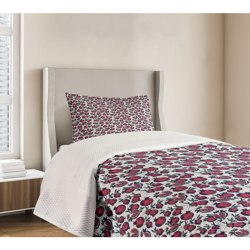 Cut and Whole Pomegranates Bedspread Set