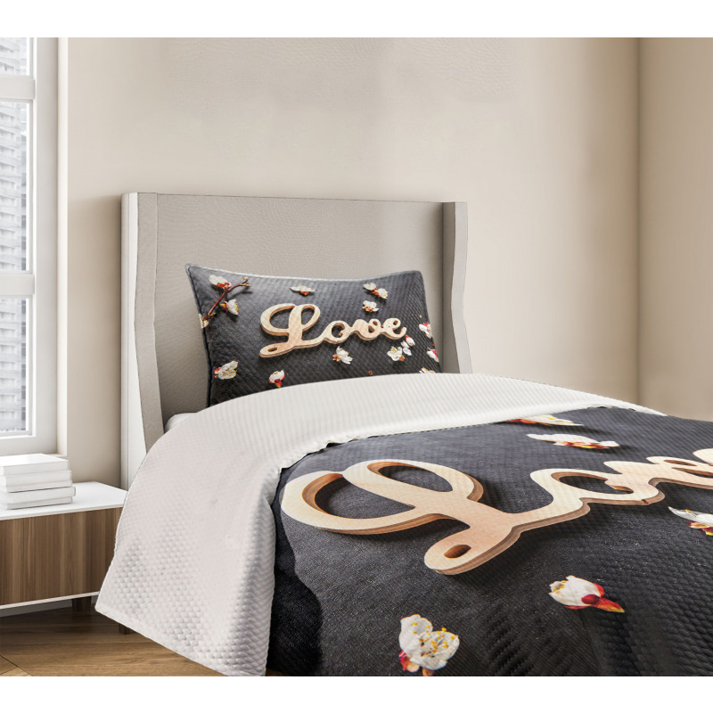 Love Sign Wooden Bedspread Set