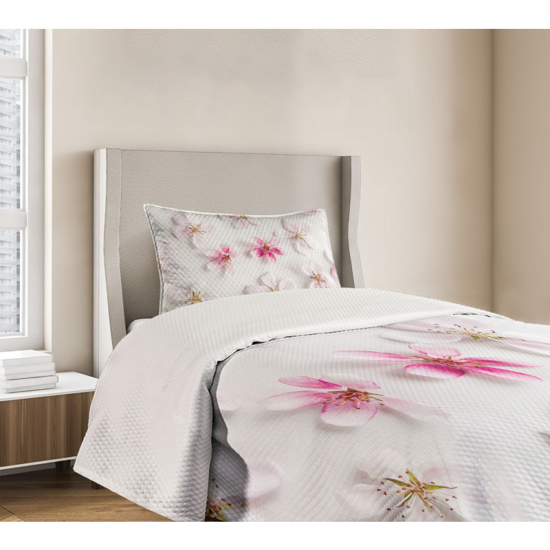 Sakura Petals Love Bedspread Set