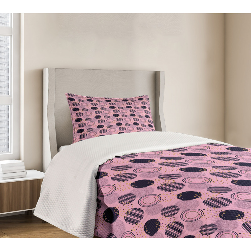 Geometric Circles and Dots Bedspread Set