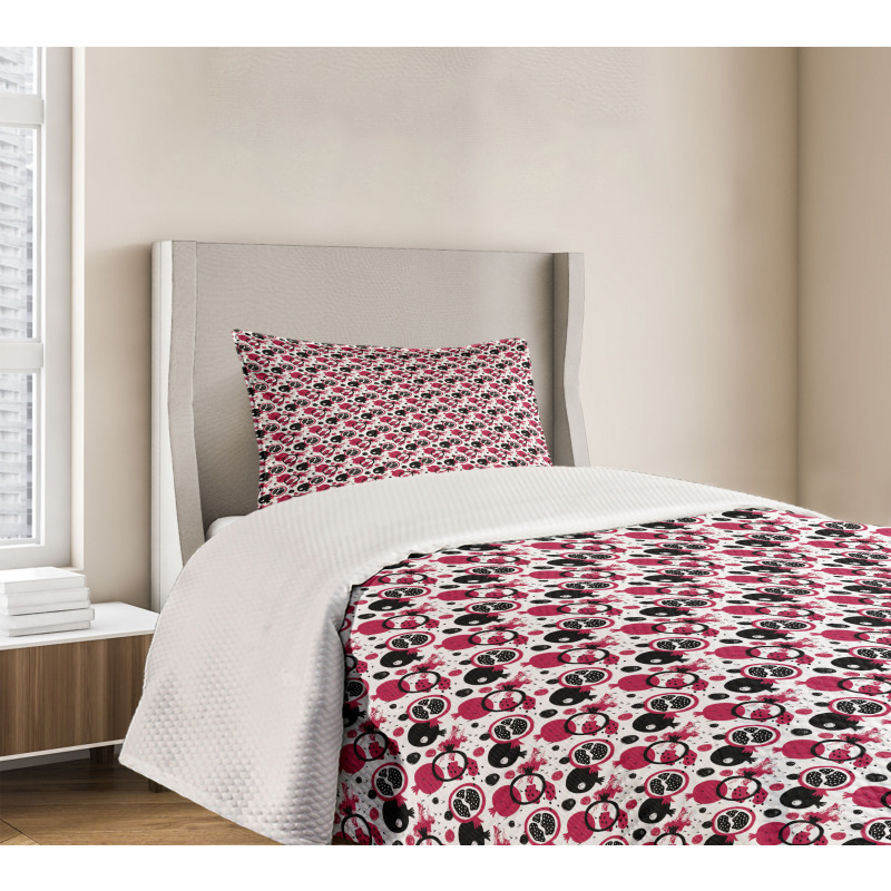 Grunge Pomegranate and Stains Bedspread Set