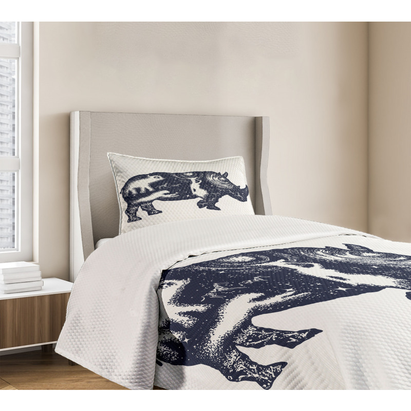 Woman and Animal Motifs Spots Bedspread Set