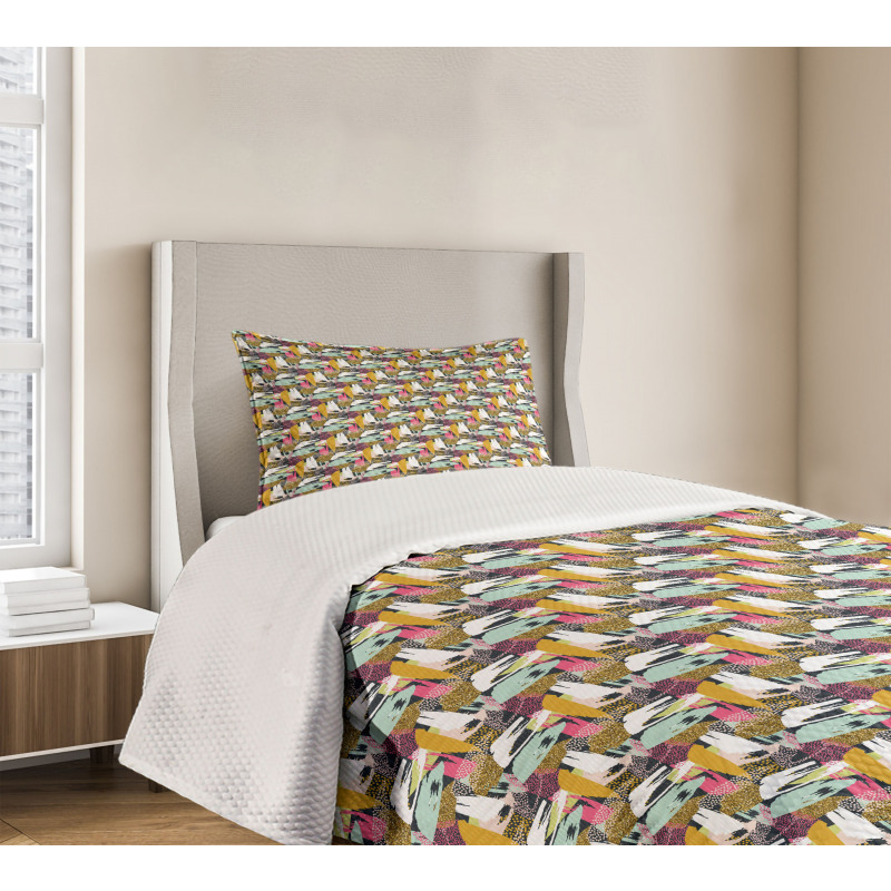 Contemporary Strokes Dots Bedspread Set