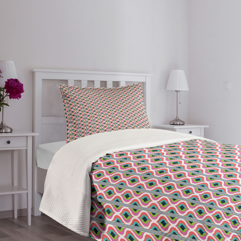 Retro Look Abstract Motif Art Bedspread Set