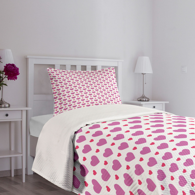 Simplistic Hearts Bedspread Set