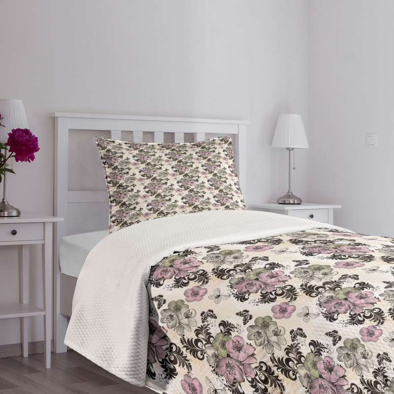Nostalgic Floral Pattern Bedspread Set