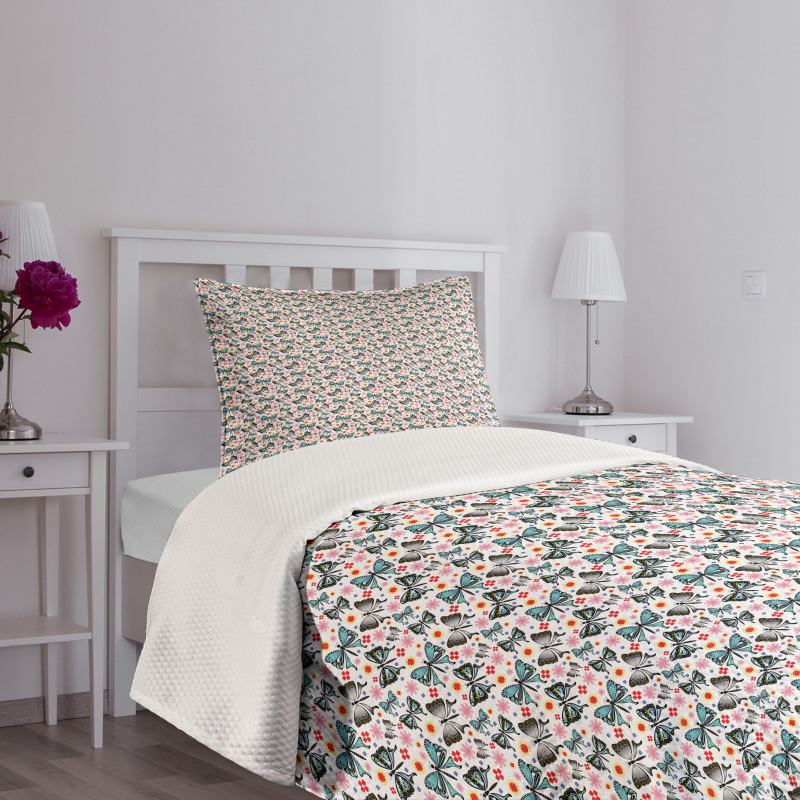 Insect and Tiny Flowers Bedspread Set